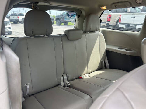 2017 Toyota Sienna XLE Premium 8-Passenger