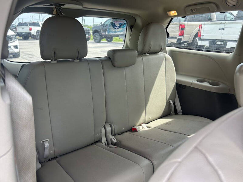 2017 Toyota Sienna XLE Premium 8-Passenger
