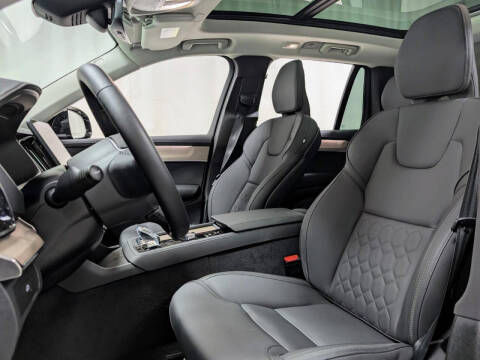 2025 Volvo XC90 B5 Plus Bright Theme 7P