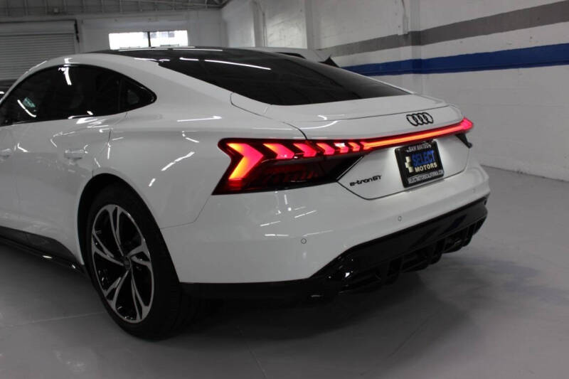 2023 Audi e-tron GT quattro Premium Plus