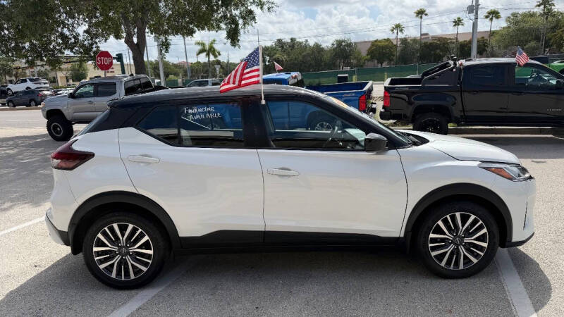 2022 Nissan Kicks SV