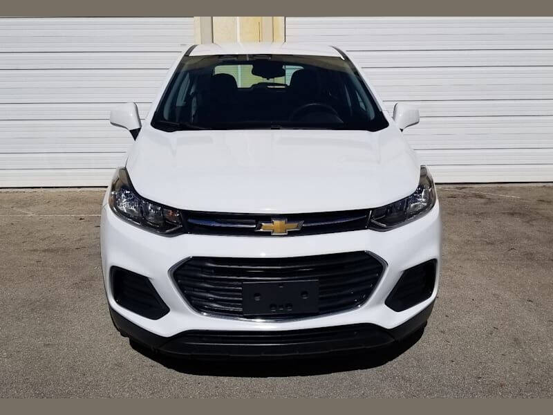 2020 Chevrolet Trax LS photo 2