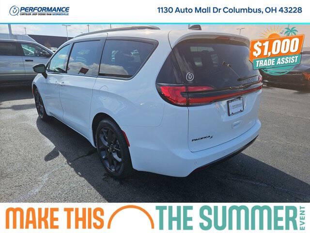 2026 Chrysler Pacifica Select