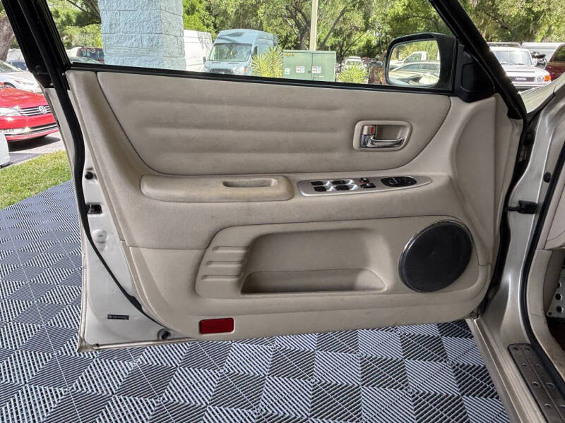 2005 Lexus IS 300