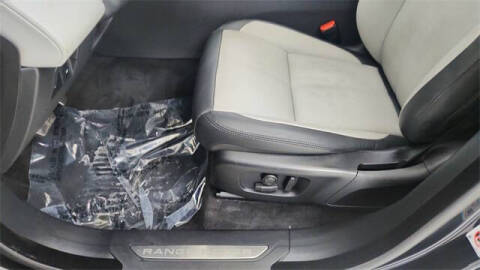 2024 Land Rover Range Rover Velar P250 Dynamic SE