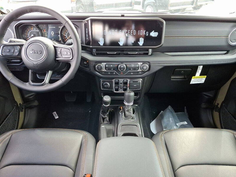 2025 Jeep Gladiator Sport