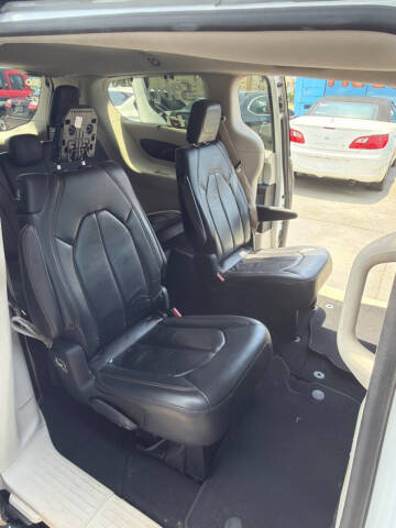 2017 Chrysler Pacifica Touring-L