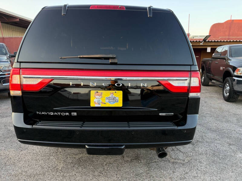 2016 Lincoln Navigator Select photo 36