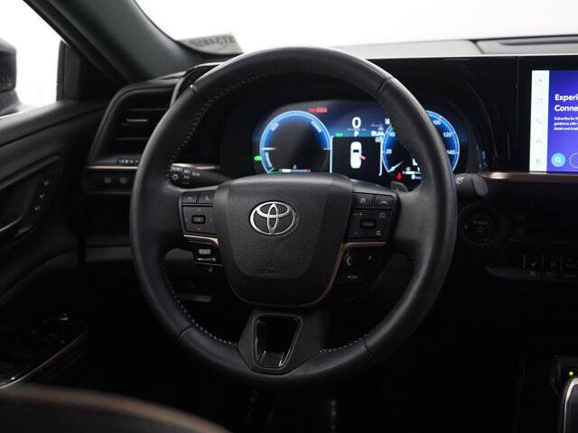 2025 Toyota Crown Signia XLE