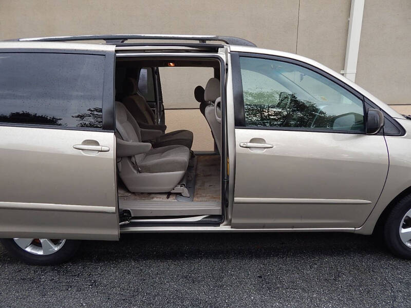 2007 Toyota Sienna LE 8-Passenger