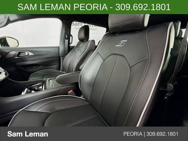 2027 Chrysler Pacifica Limited
