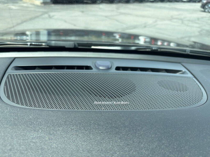 2023 Volvo XC40 B5 Plus Bright Theme