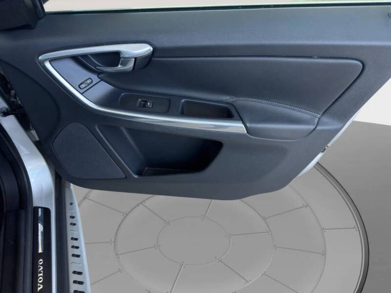 2016 Volvo XC60 T6 Drive-E