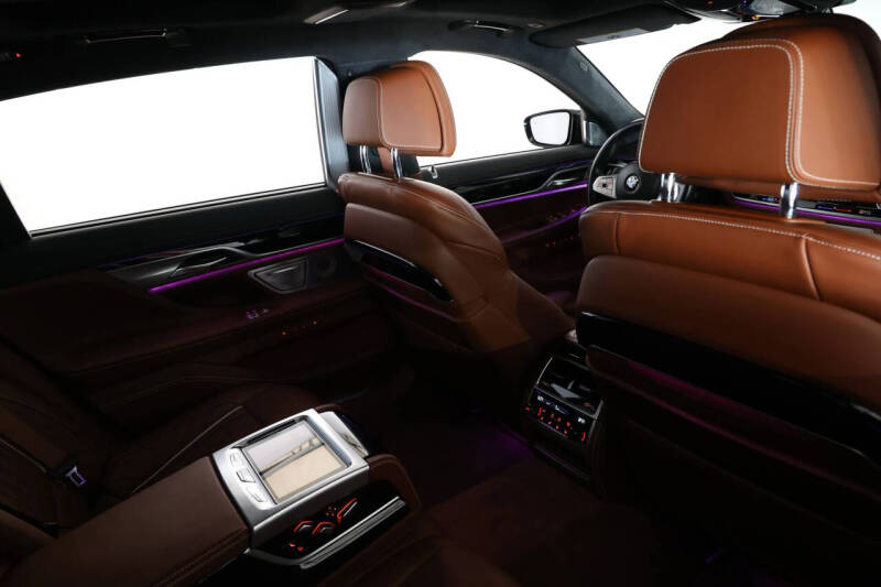 2022 BMW 7 Series M760i xDrive