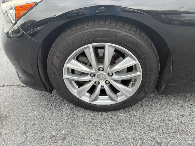 2015 Infiniti Q50 Premium