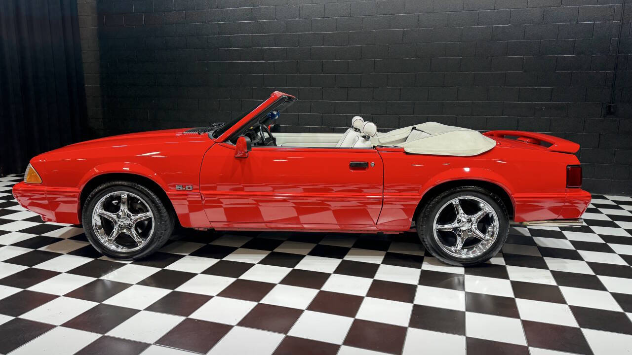 1992 Ford Mustang 10