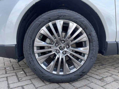 2023 Toyota Venza LE