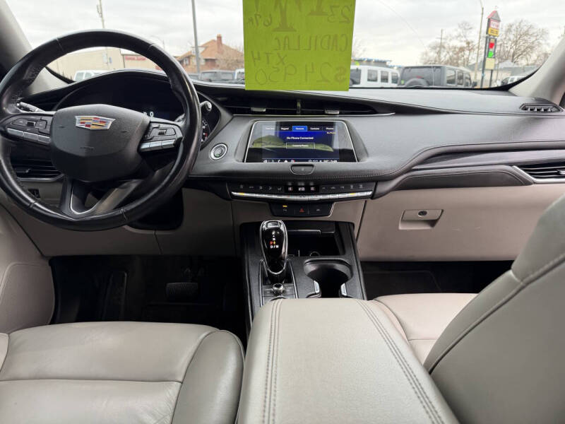 2023 Cadillac XT4 Premium Luxury