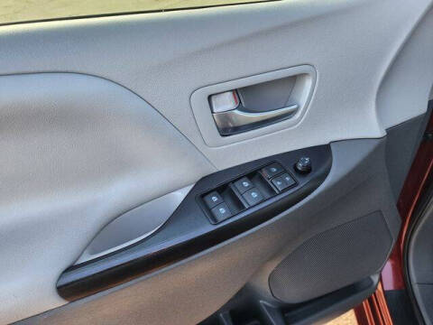 2017 Toyota Sienna LE 8-Passenger