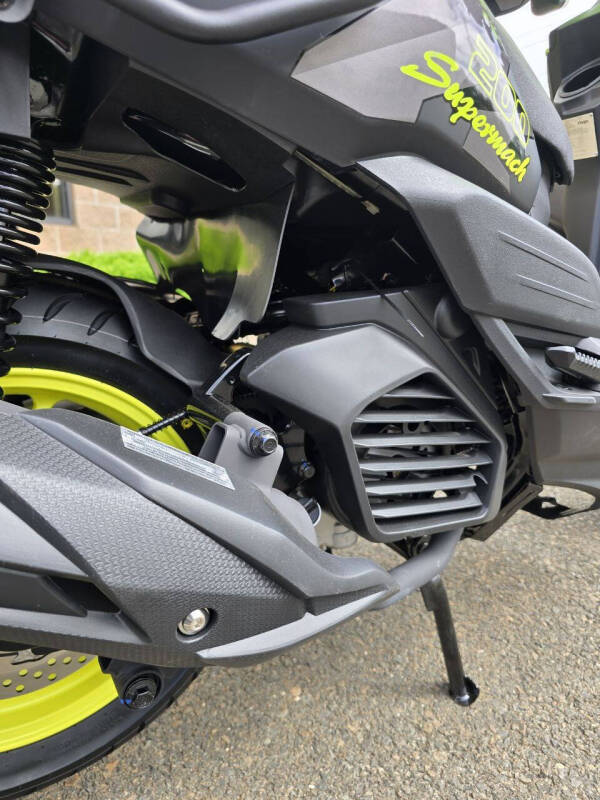 2026 Supermach Tank 200cc EFI with Underglow