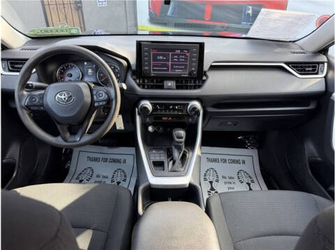 2022 Toyota RAV4 LE