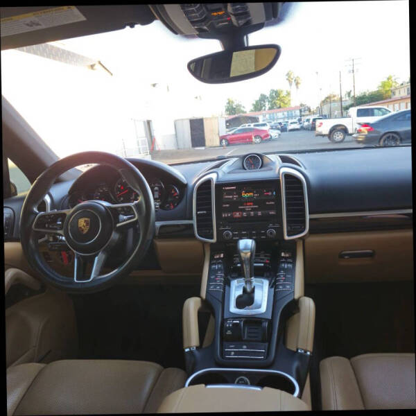 2018 Porsche Cayenne Platinum Edition