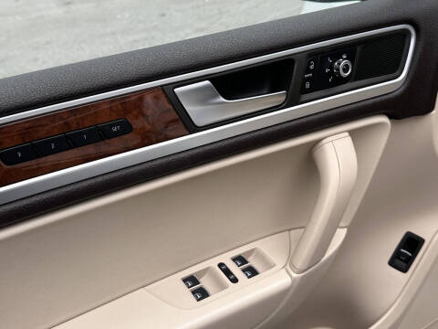 2013 Volkswagen Touareg VR6 Sport