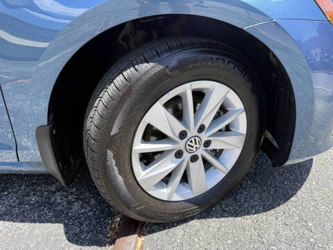 2016 Volkswagen Golf TSI S