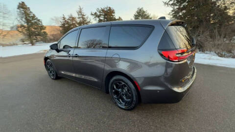 2023 Chrysler Pacifica Plug-In Hybrid Limited
