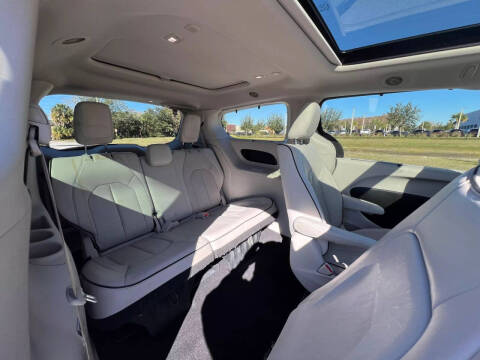 2017 Chrysler Pacifica Hybrid Platinum