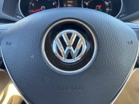 2017 Volkswagen Passat 1.8T R-Line