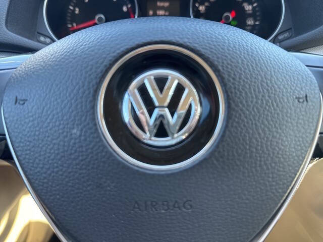 2017 Volkswagen Passat 1.8T R-Line