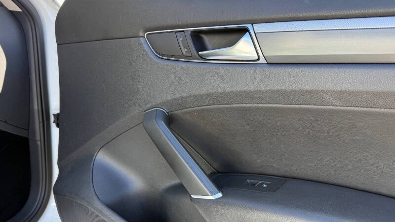 2017 Volkswagen Passat 1.8T R-Line