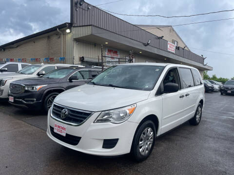 2009 Volkswagen Routan for sale at Six Brothers Mega Lot in Youngstown OH