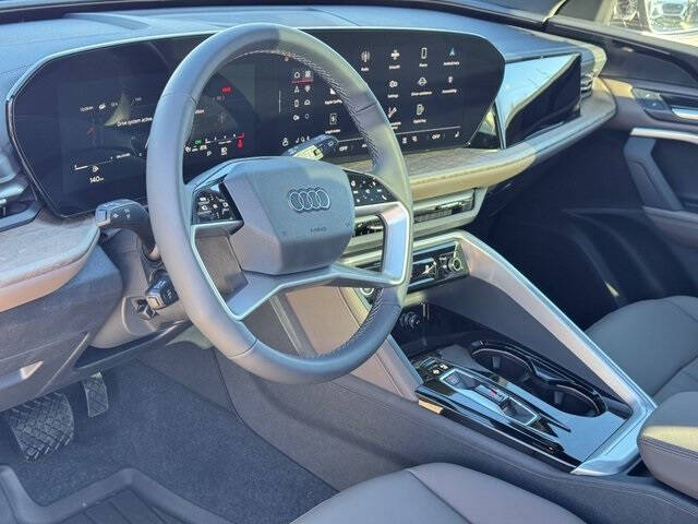 2025 Audi Q5 quattro Premium TFSI