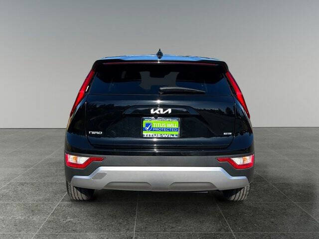 2023 Kia Niro LX