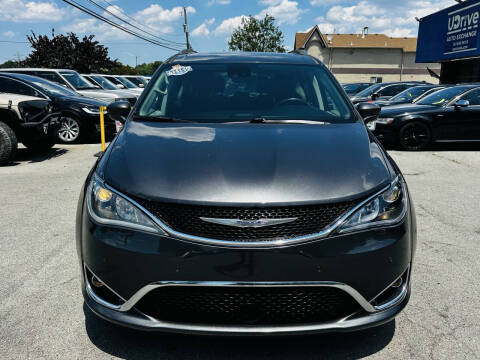 2017 Chrysler Pacifica Touring-L Plus