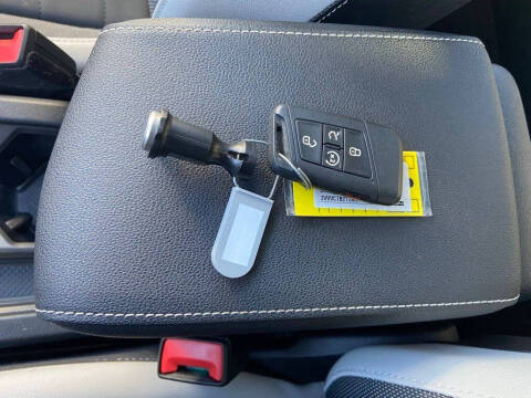 2025 Volkswagen Taos SE 4Motion