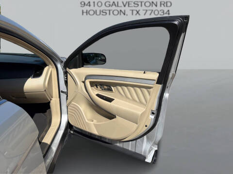 2014 Ford Taurus SE