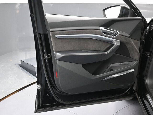 2019 Audi e-tron quattro Prestige