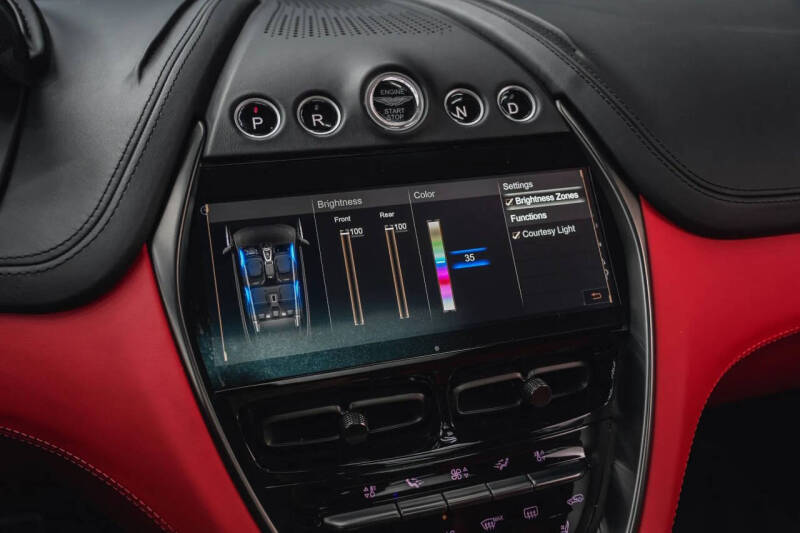 2021 Aston Martin DBX