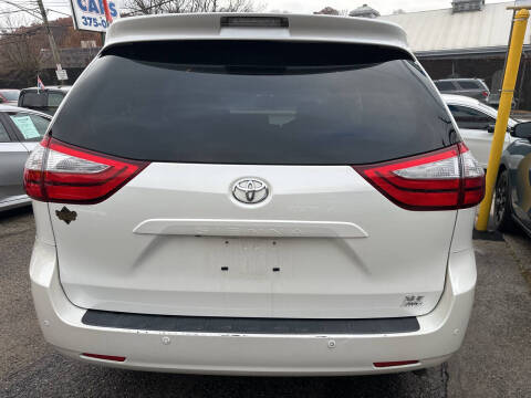 2017 Toyota Sienna XLE Premium 7-Passenger