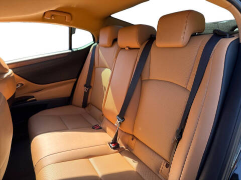 2022 Lexus ES 300h