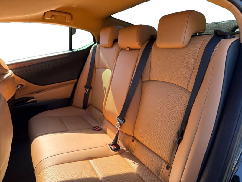 2022 Lexus ES 300h