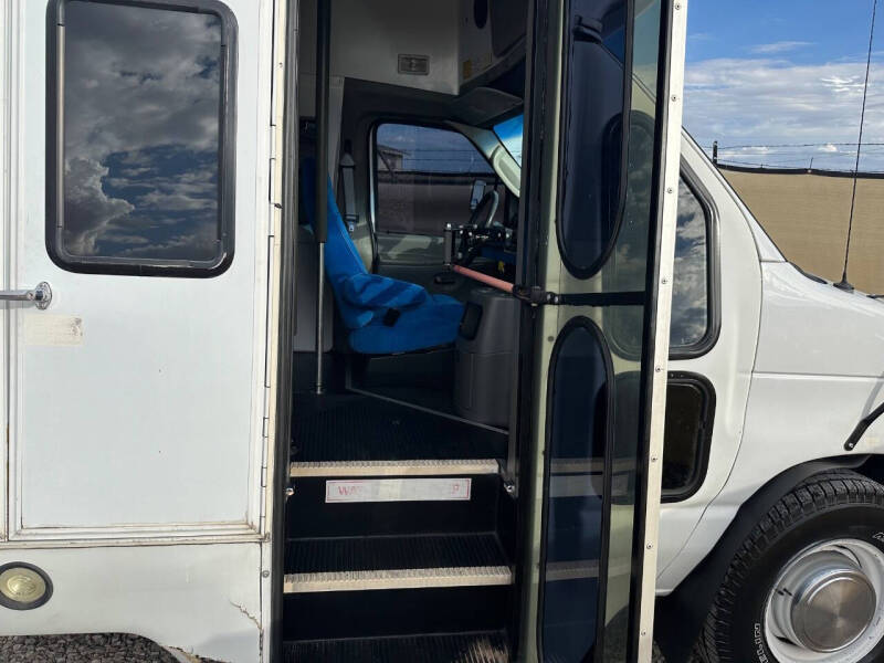 2004 Ford E-Series