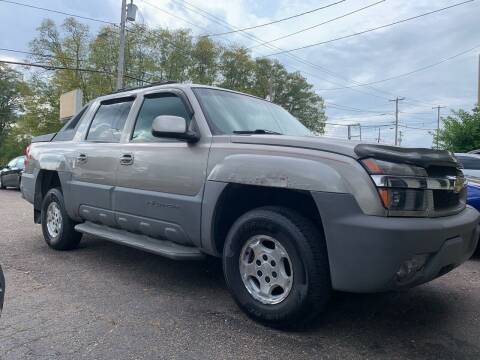 2002 Chevrolet Avalanche for sale at MEDINA WHOLESALE LLC in Wadsworth OH