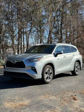 2020 Toyota Highlander Hybrid for sale at Triple A's Motors in Greensboro NC