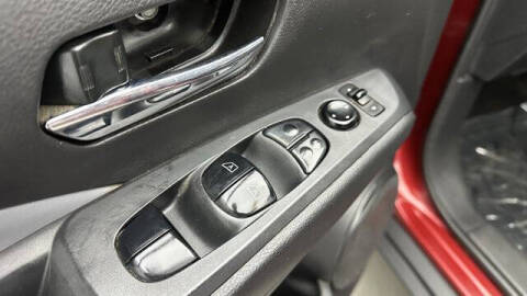 2022 Nissan Kicks SR