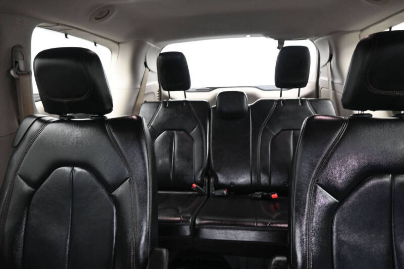 2017 Chrysler Pacifica Touring-L