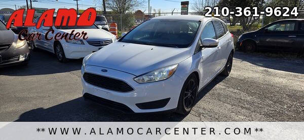 2017 Ford Focus SE's photo